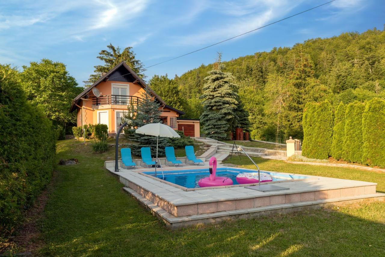 Villa Tratea - With A Heated Pool Tomici Kültér fotó